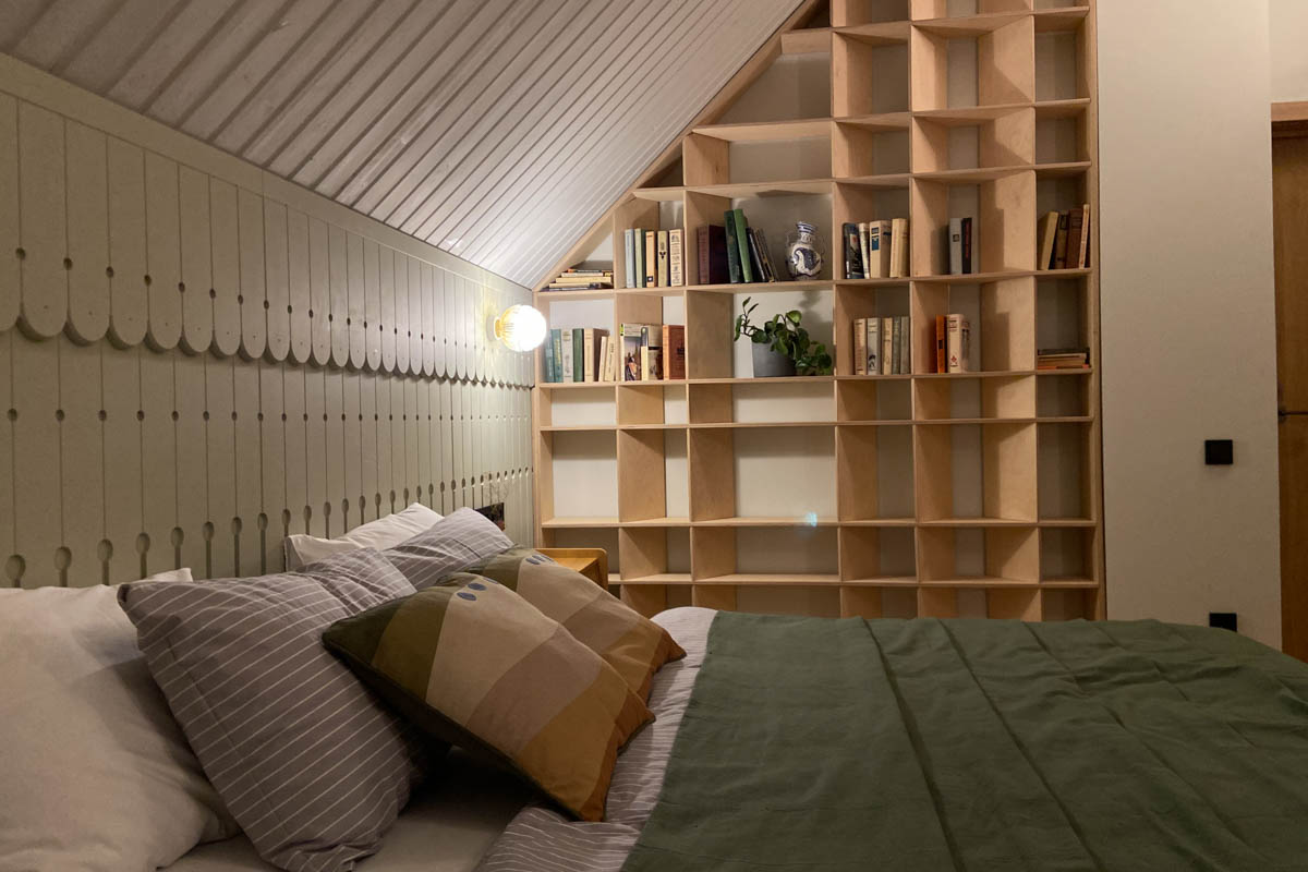 Если Суздаль уже мейнстрим, то новым трендом становится Менчаково — село в 8 километрах от древнего города. Живой населенный пункт вдруг приобрел особое значение благодаря открывшейся там в 2024 году арт-резиденции. «Ключ-Медиа» пообщался с ее владельцем Владимиром Инякиным, чтобы узнать больше о новой культурной локации на карте России.