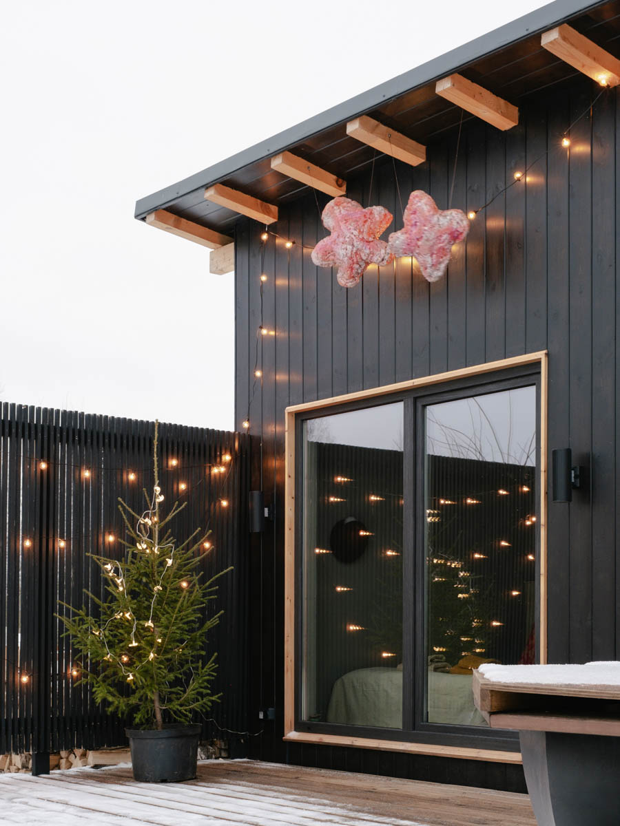 Если Суздаль уже мейнстрим, то новым трендом становится Менчаково — село в 8 километрах от древнего города. Живой населенный пункт вдруг приобрел особое значение благодаря открывшейся там в 2024 году арт-резиденции. «Ключ-Медиа» пообщался с ее владельцем Владимиром Инякиным, чтобы узнать больше о новой культурной локации на карте России.