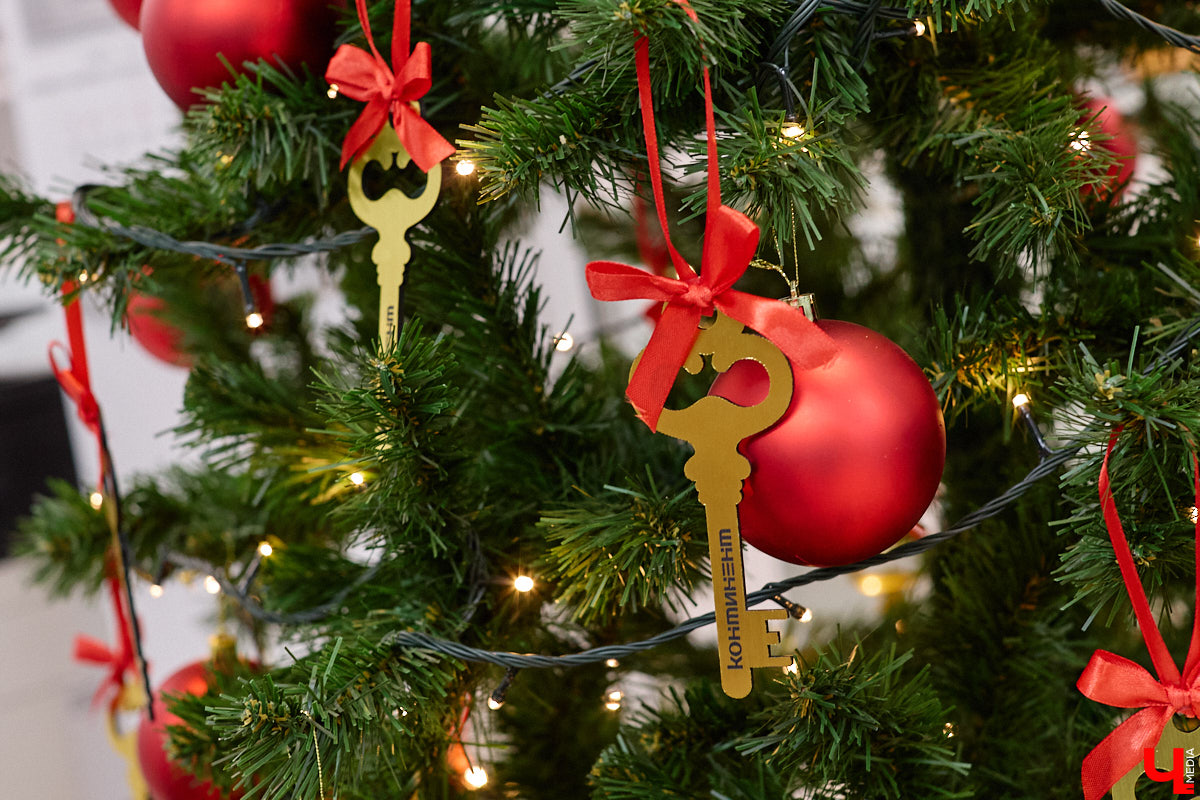 Все мы любим подарки! Особенно когда они радуют глаз и согревают холодными зимами. Такие презенты принято дарить на Новый год, о чем позаботились в строительной компании «Континент». В преддверии праздников они объявили акцию «Новогоднее приКЛЮЧение».