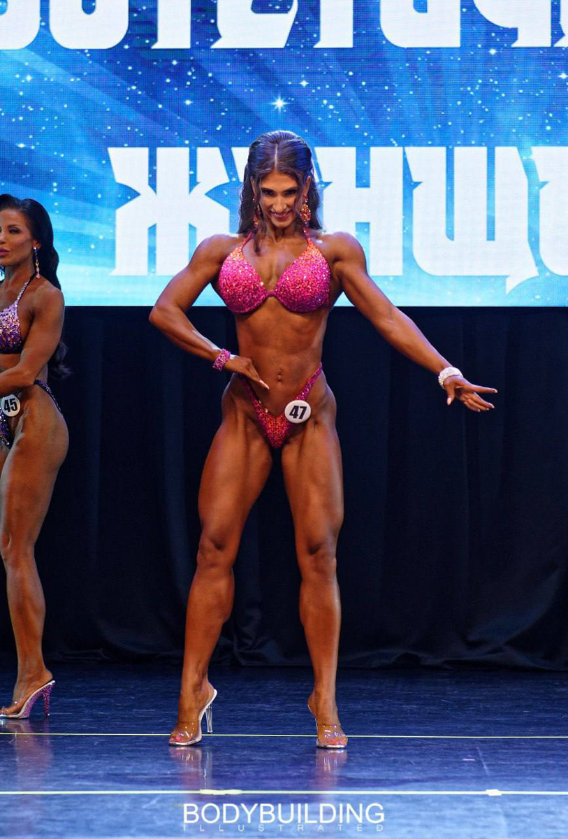 На турнирах по бодибилдингу зрелищность выкручена на максимум. Однако девушки в купальниках или спортивных формах смотрятся роскошно и без пышных нарядов. Доказали это муромлянка Марина Богомолова и Карина Крылова из Гусь-Хрустального: они ловко обошли многих соперниц с идеальными телами и завоевали медали.