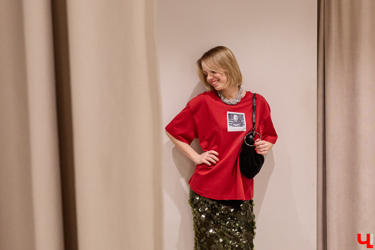 Кто не знает поговорку «Как Новый год встретишь, так его и проведешь»? Поэтому и выглядеть хочется стильно и небанально. Вместе со стилистом Марией Засориной мы прогулялись по магазинам и составили пять образов, в которых вы не только притянете к своей персоне взгляды гостей или коллег на корпоративе, но и сможете как следует повеселиться!