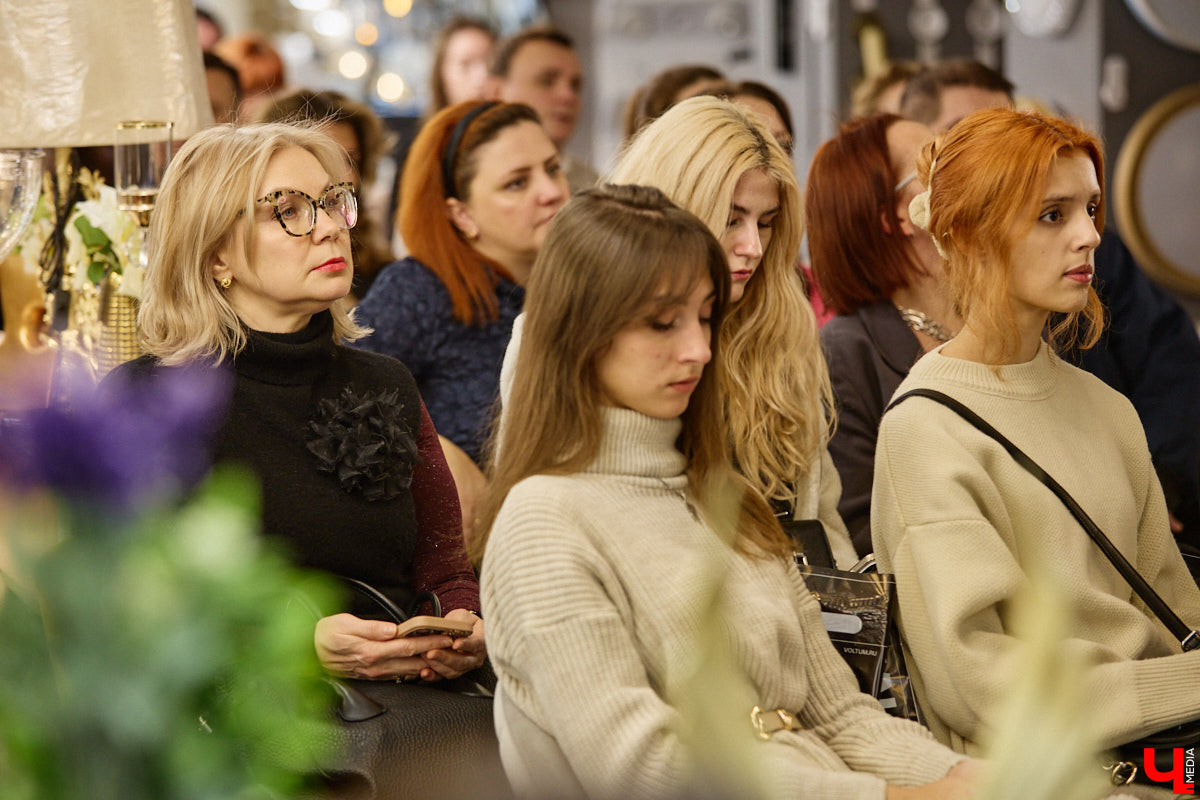 Свет и тепло — две базовые составляющие комфортного жилища. Поэтому на них и делают акцент при дизайне любого интерьера. Как выбрать качественные, стильные и функциональные решения, подскажет салон Put in Light. На днях там прошла яркая презентация новинок бренда Voltum от немецкой компании Maytoni.