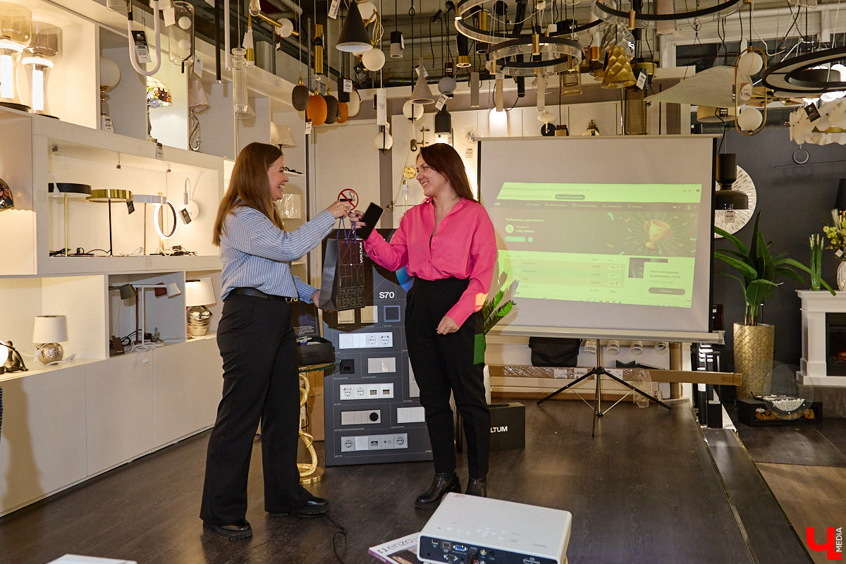 Свет и тепло — две базовые составляющие комфортного жилища. Поэтому на них и делают акцент при дизайне любого интерьера. Как выбрать качественные, стильные и функциональные решения, подскажет салон Put in Light. На днях там прошла яркая презентация новинок бренда Voltum от немецкой компании Maytoni.