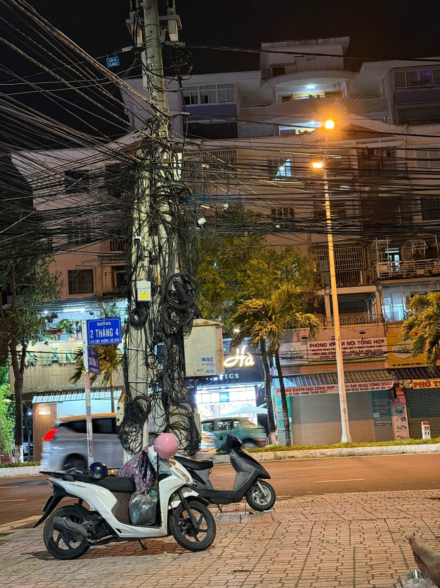 Отдых в несезон — рисковое мероприятие. Владимирский реставратор Маргарита Зинова решилась на него, отправившись на курорт Вьетнама в ноябре, и чуть не оказалась во власти разрушительной стихии. О впечатлениях, привезенных из Нячанга, она рассказала «Ключ-Медиа».