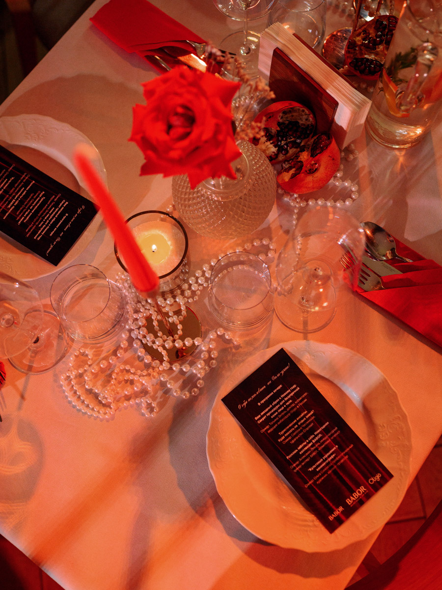 Сиять на красной ковровой дорожке — мечту своих постоянных клиентов исполнил в канун Нового года Институт красоты BABOR. Невероятно красивый гала-ужин для самых дорогих друзей прошел во Владимире. Цветом вечера был выбран красный — знак искренней и глубокой любви. Темой беседы стала подготовка к новогодним праздникам. Ну а главным героем признали корейскую бьюти-звезду, аппарат радиочастотного лифтинга нового поколения OLIGIO.