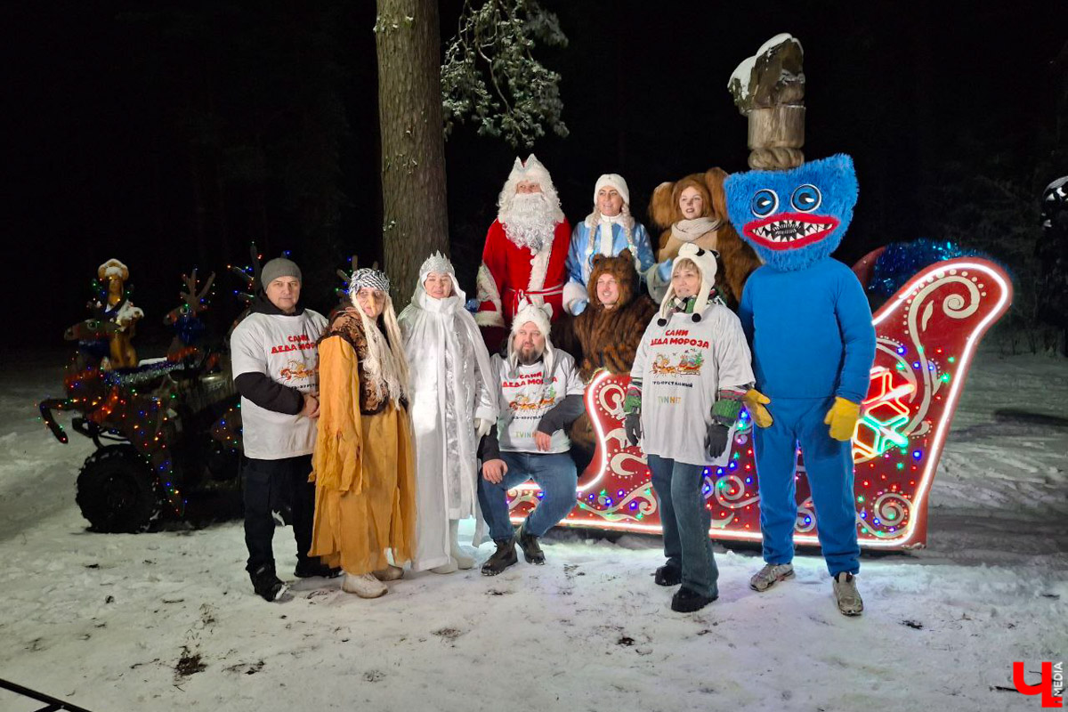 Зима снова тормозит, но догнать новогоднее настроение все-таки можно. Во Владимире уже вышли на линии троллейбусы, украшенные гирляндами, в Гусь-Хрустальном в сказочное путешествие отправились сани Деда Мороза, а по железной дороге скоро запустят праздничный поезд на паровой тяге.