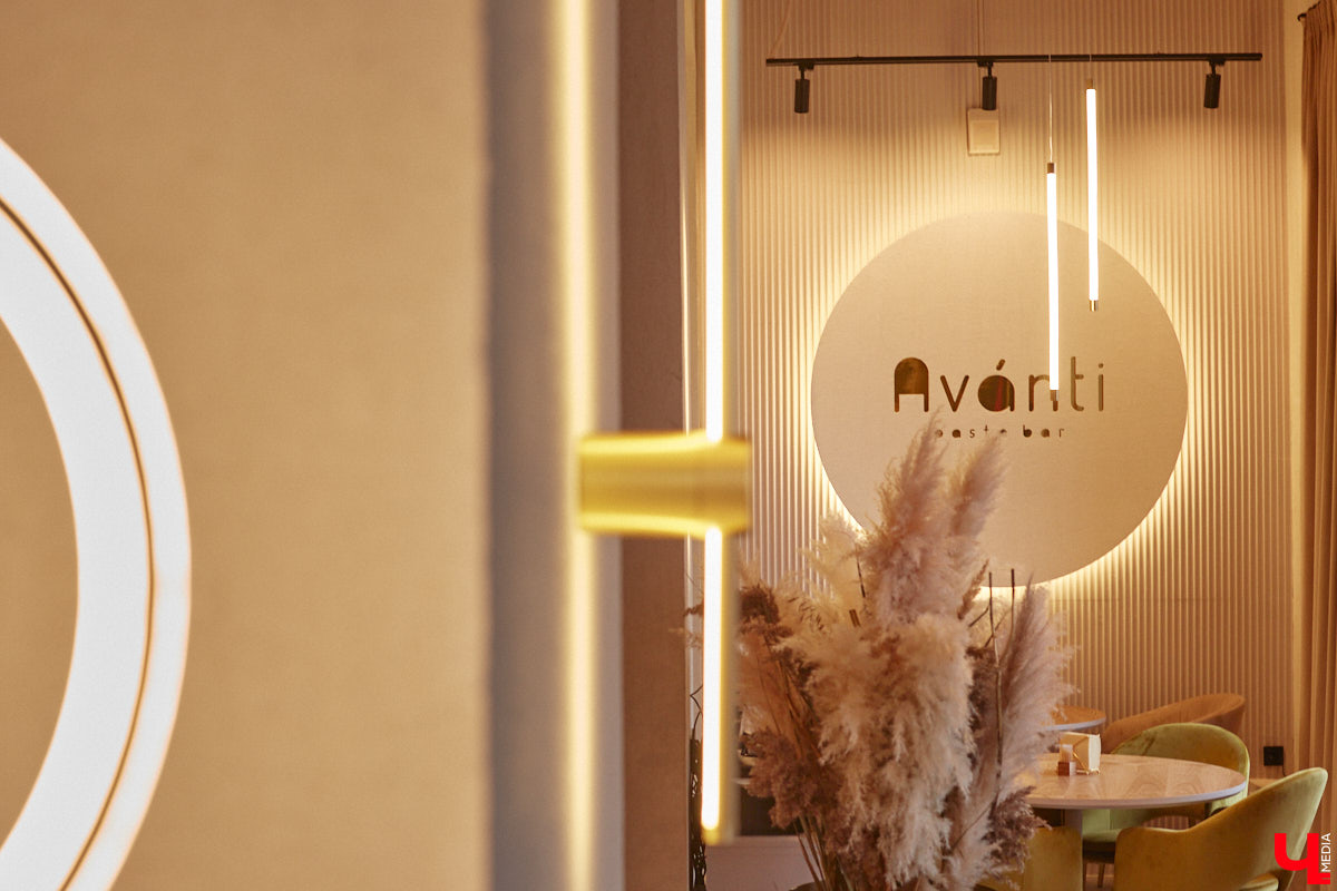 На фоне яркого фейерверка гастрооткрытий в областном центре закрытие некоторых проектов может остаться незамеченным. Но «Ключ-Медиа» зорко следит за изменениями на рынке. А они произошли, и довольно масштабные. Город лишился сразу трех разных по характеру вкусных точек, а также еще одной на популярной площадке со множеством корнеров. Итак, кого же мы не досчитались?