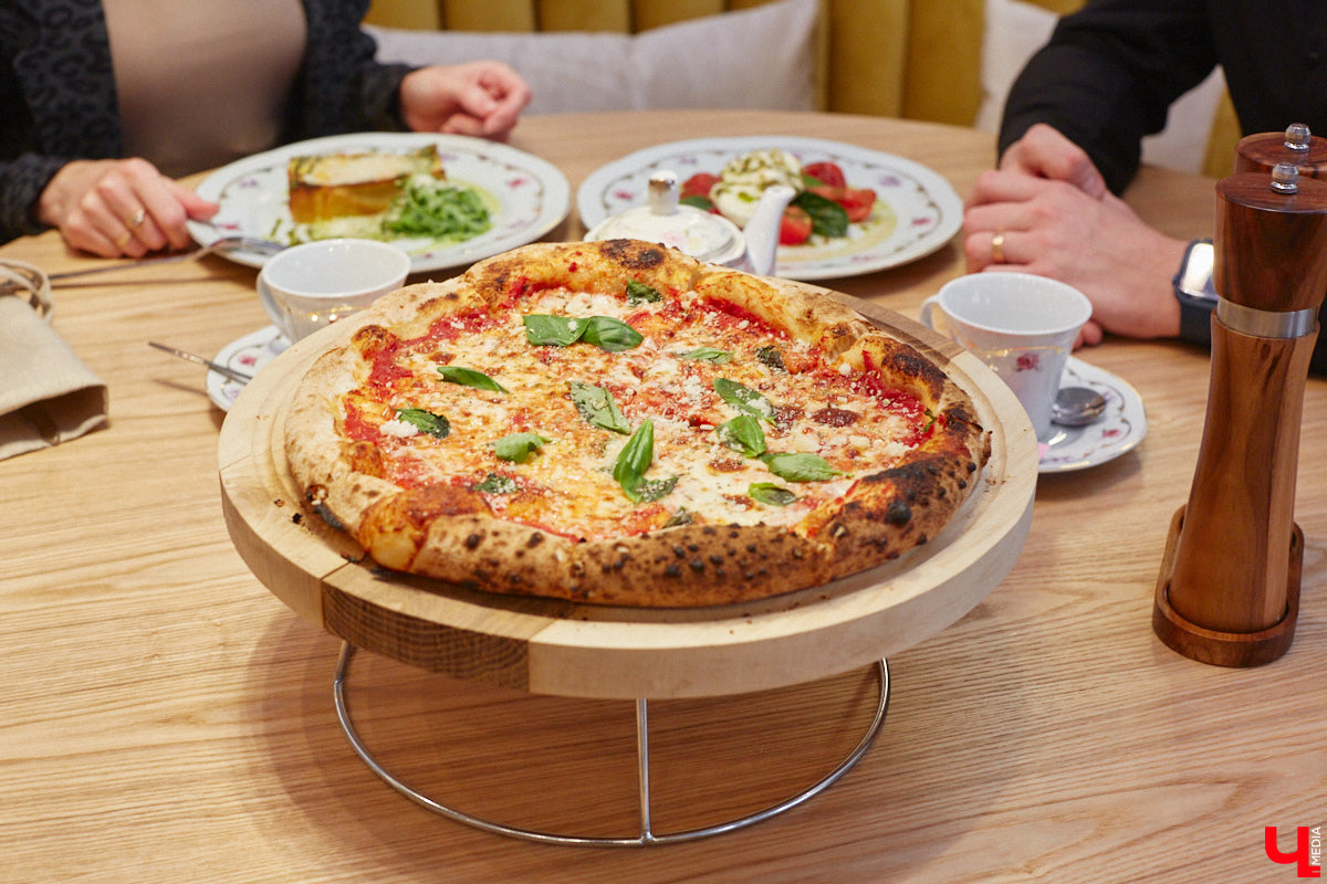 На фоне яркого фейерверка гастрооткрытий в областном центре закрытие некоторых проектов может остаться незамеченным. Но «Ключ-Медиа» зорко следит за изменениями на рынке. А они произошли, и довольно масштабные. Город лишился сразу трех разных по характеру вкусных точек, а также еще одной на популярной площадке со множеством корнеров. Итак, кого же мы не досчитались?