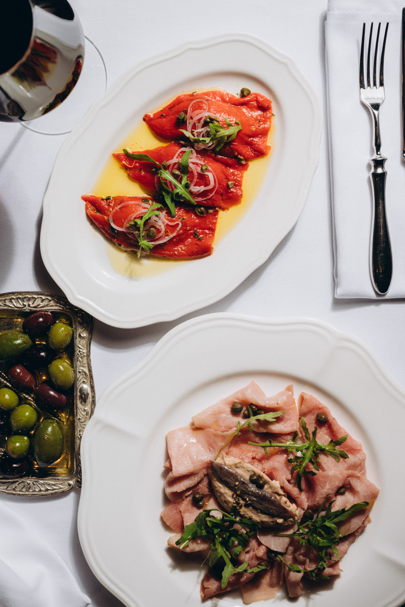 Во Владимире появился проект, который местные уже называют самой обсуждаемой новинкой сезона. На Спасской открылся трехэтажный итальянский ресторан и бар GIO — амбициозная работа команды Ирины Залевской и Zalevsky Group, известных по ярким городским проектам.