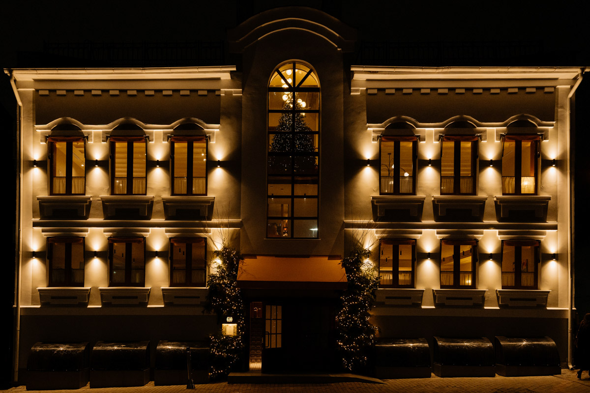 Во Владимире появился проект, который местные уже называют самой обсуждаемой новинкой сезона. На Спасской открылся трехэтажный итальянский ресторан и бар GIO — амбициозная работа команды Ирины Залевской и Zalevsky Group, известных по ярким городским проектам.