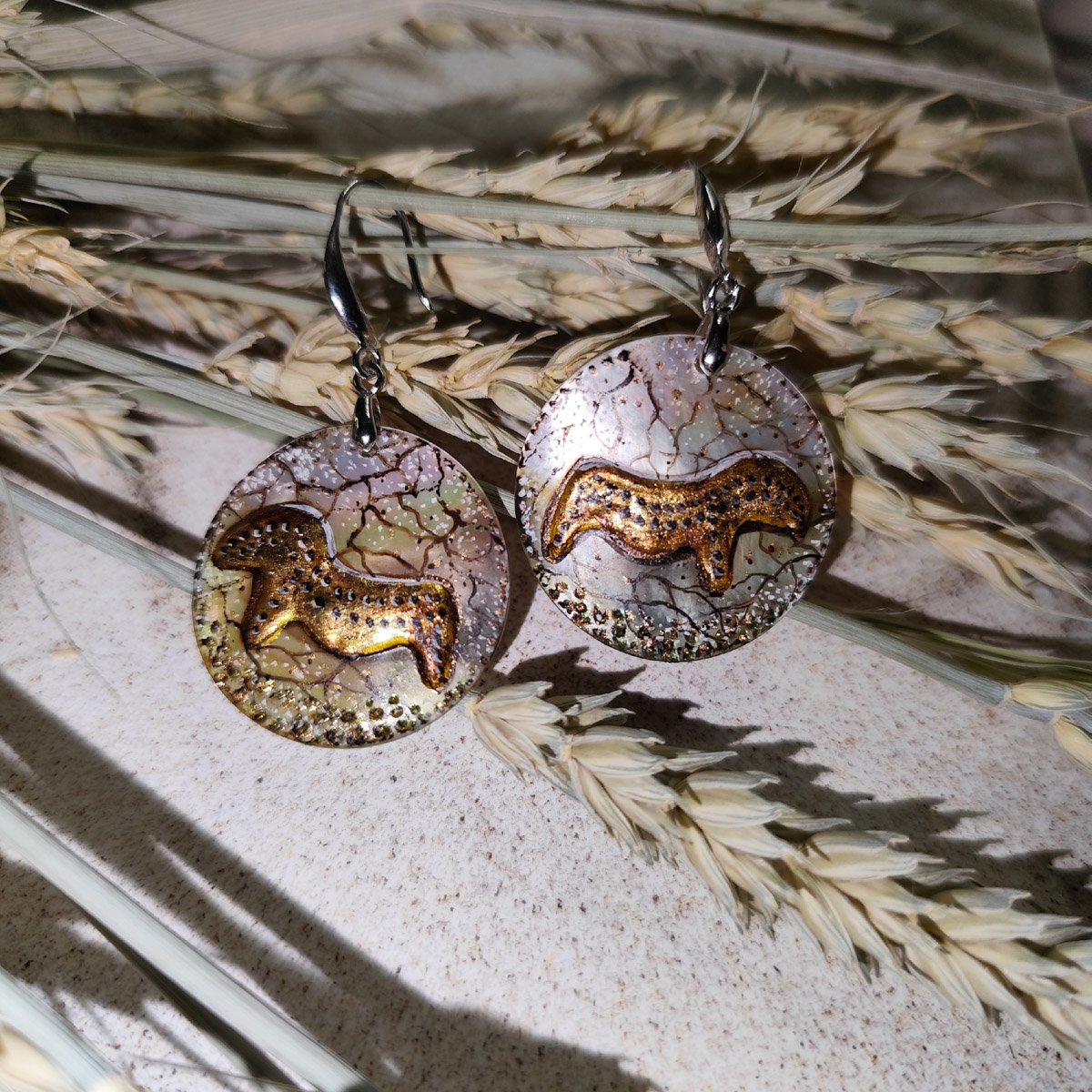 В Санкт-Петербурге завершился финал XI Всероссийского конкурса «Туристический сувенир». И среди лучших работ снова есть презенты из 33-го региона. На этот раз Гран-при получила ватная девочка с печатными пряниками от мастеров из города Вязники и шоколадные конфеты с белокаменным орнаментом из Владимира.