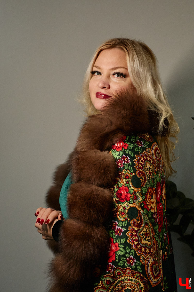 Из кино и сериалов мы знаем, что зачастую у оперных артистов на кону стоит буквально всё: выбирать приходится между сценой и обычной жизнью. Так ли это на самом деле? Всю правду о высоком мастерстве способен поведать лишь тот, кто испытал на себе те страсти, о которых, как правило, не говорят вслух. В нашем случае это преподаватель вокала Екатерина Глебова. Воспоминаниями из прошлого она поделилась с «Ключ-Медиа», честно ответив на неудобные вопросы.