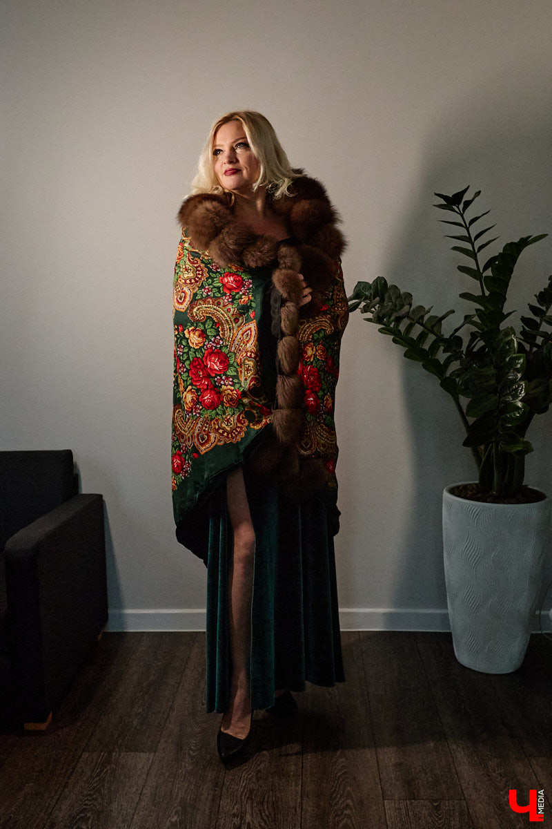 Из кино и сериалов мы знаем, что зачастую у оперных артистов на кону стоит буквально всё: выбирать приходится между сценой и обычной жизнью. Так ли это на самом деле? Всю правду о высоком мастерстве способен поведать лишь тот, кто испытал на себе те страсти, о которых, как правило, не говорят вслух. В нашем случае это преподаватель вокала Екатерина Глебова. Воспоминаниями из прошлого она поделилась с «Ключ-Медиа», честно ответив на неудобные вопросы.