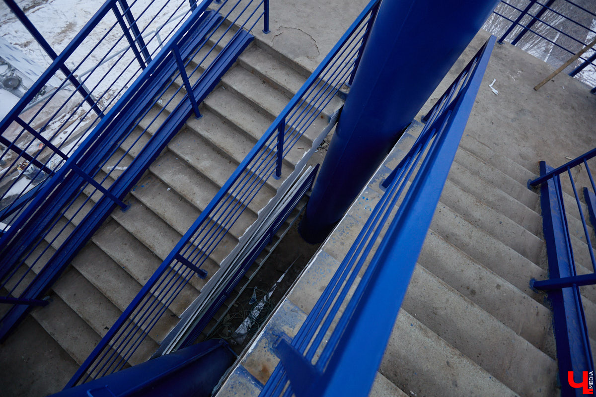 Несмотря на зиму, в регионе продолжают строить дороги. На этот раз работы стартовали на 4-километровом отрезке между деревней Загорье и селом Мосино. Уже в следующем году трасса соединит микрорайон Юрьевец с Юрьев-Польским шоссе. Как проходит возведение новой перемычки — узнали из первых уст. А заодно поинтересовались и другими новостями транспортной сферы. Любопытно? Тогда поехали!