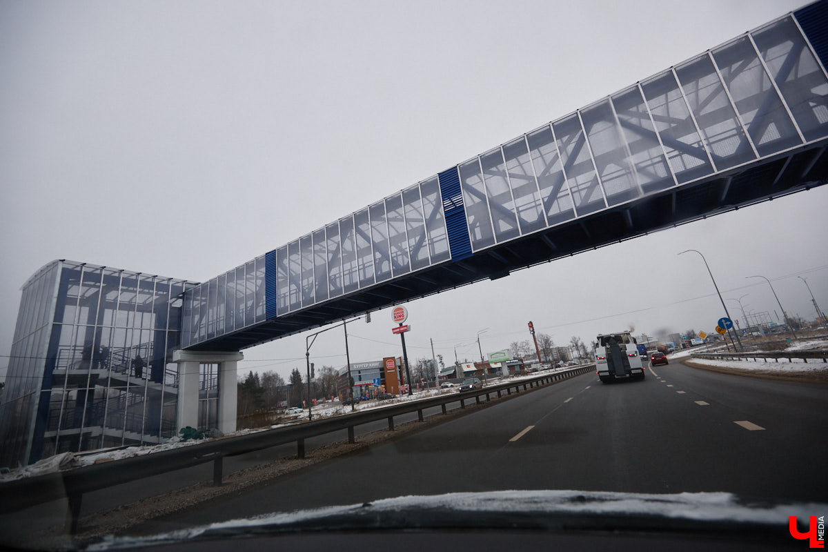 Несмотря на зиму, в регионе продолжают строить дороги. На этот раз работы стартовали на 4-километровом отрезке между деревней Загорье и селом Мосино. Уже в следующем году трасса соединит микрорайон Юрьевец с Юрьев-Польским шоссе. Как проходит возведение новой перемычки — узнали из первых уст. А заодно поинтересовались и другими новостями транспортной сферы. Любопытно? Тогда поехали!