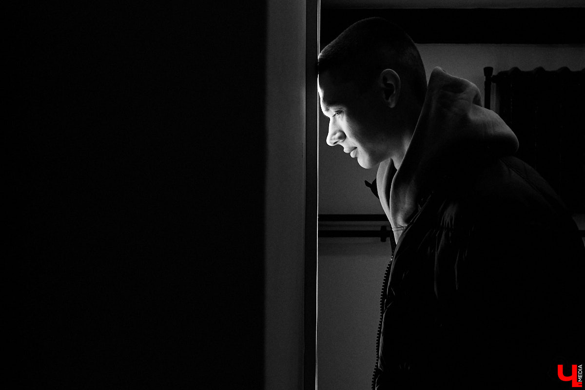 Писать музыку — дело непростое. Об этом не понаслышке знает 17-летний Илья Иванов под никнеймом ISCAM. Парень увлекается рэпом, но читает не на привычные всем темы, а говорит про здоровый образ жизни и немного про любовь. Ну куда же в хип-хопе без этого?