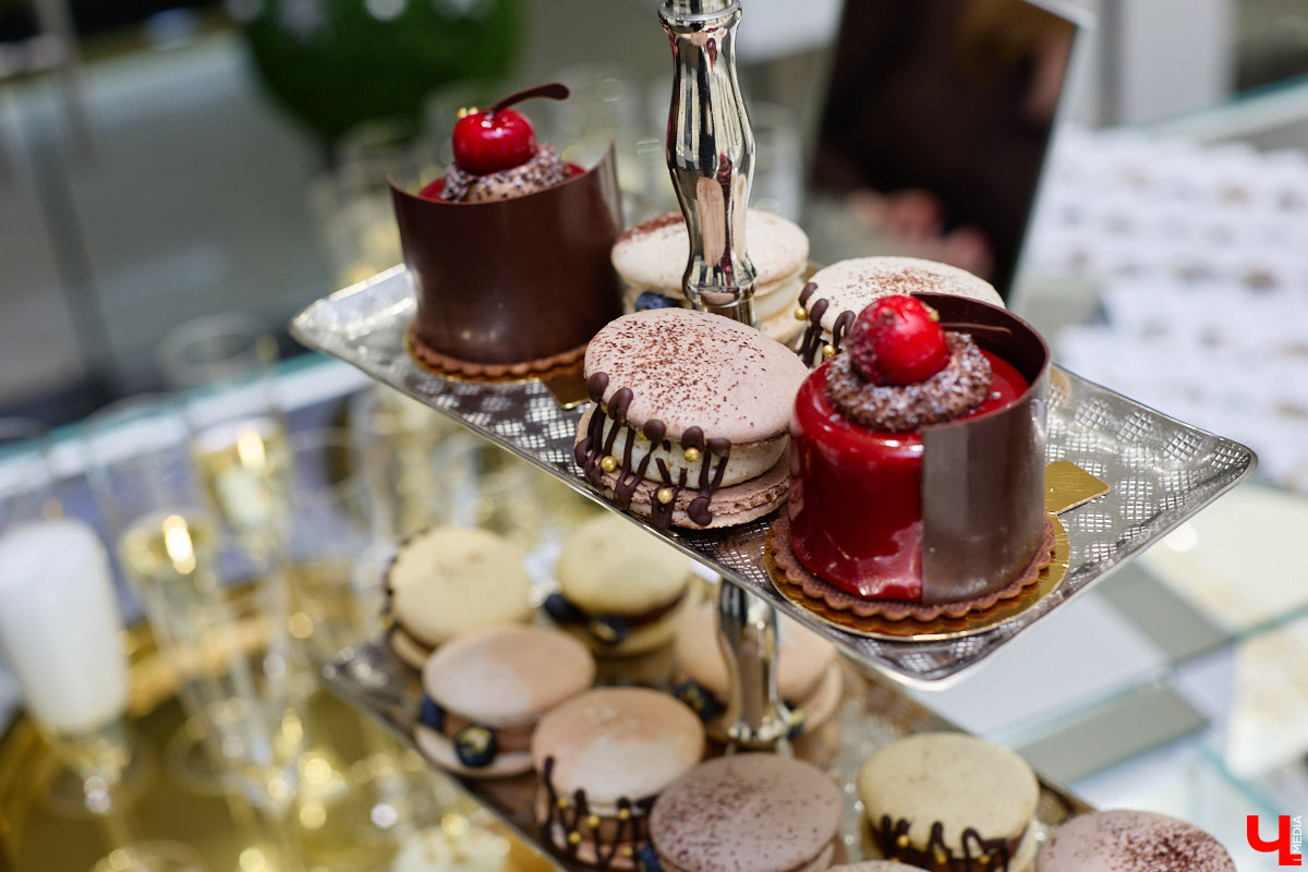 Если снег зимой иногда не искрится, то бриллианты сверкают всегда. Ювелирный салон «Мальва» в канун самого волшебного праздника исполнил заветное желание истинных ценителей высокого искусства. Там прошел уютный вечер для постоянных гостей с закрытым показом бриллиантовых коллекций Per Sempre.