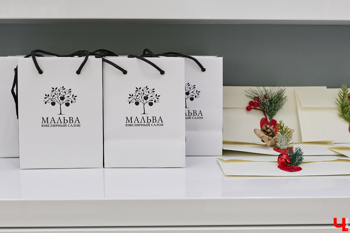 Если снег зимой иногда не искрится, то бриллианты сверкают всегда. Ювелирный салон «Мальва» в канун самого волшебного праздника исполнил заветное желание истинных ценителей высокого искусства. Там прошел уютный вечер для постоянных гостей с закрытым показом бриллиантовых коллекций Per Sempre.