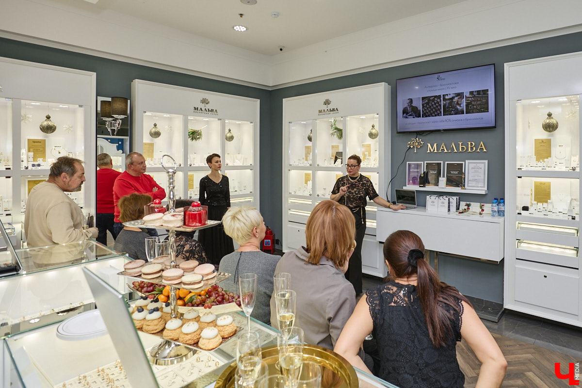 Если снег зимой иногда не искрится, то бриллианты сверкают всегда. Ювелирный салон «Мальва» в канун самого волшебного праздника исполнил заветное желание истинных ценителей высокого искусства. Там прошел уютный вечер для постоянных гостей с закрытым показом бриллиантовых коллекций Per Sempre.