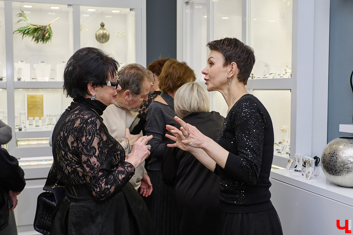 Если снег зимой иногда не искрится, то бриллианты сверкают всегда. Ювелирный салон «Мальва» в канун самого волшебного праздника исполнил заветное желание истинных ценителей высокого искусства. Там прошел уютный вечер для постоянных гостей с закрытым показом бриллиантовых коллекций Per Sempre.