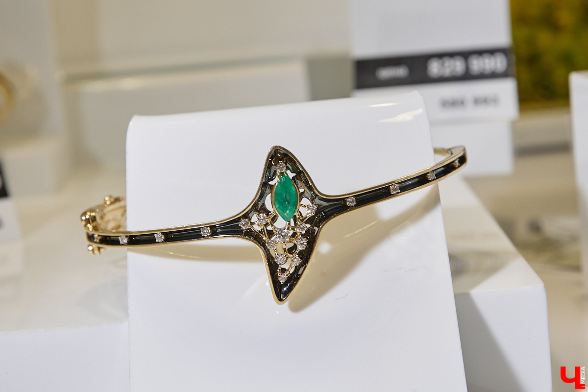 Если снег зимой иногда не искрится, то бриллианты сверкают всегда. Ювелирный салон «Мальва» в канун самого волшебного праздника исполнил заветное желание истинных ценителей высокого искусства. Там прошел уютный вечер для постоянных гостей с закрытым показом бриллиантовых коллекций Per Sempre.