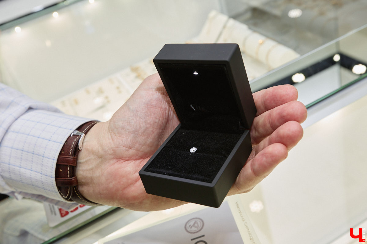 Если снег зимой иногда не искрится, то бриллианты сверкают всегда. Ювелирный салон «Мальва» в канун самого волшебного праздника исполнил заветное желание истинных ценителей высокого искусства. Там прошел уютный вечер для постоянных гостей с закрытым показом бриллиантовых коллекций Per Sempre.