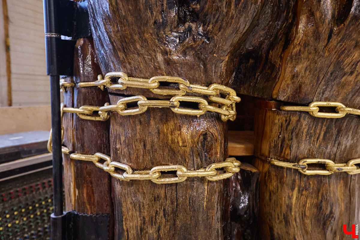 На реке Каменке в городе-музее может появиться разводной мост из экологичного материала. Неделю назад местные мастера продемонстрировали модель потенциального перехода в масштабе 1:2. «Ключ-Медиа» побывал в гостях у деревообработчиков из Суздальского района и оценил уникальную конструкцию.