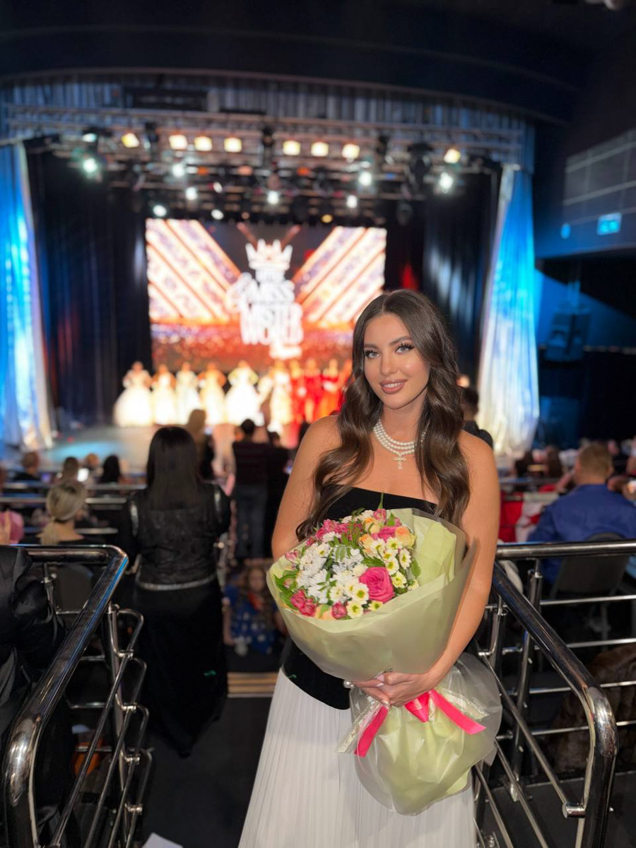 На всероссийской арене красоты сияют не только взрослые красавицы из Владимира, но и совсем еще юные звезды. Делегация от 33-го региона и модельного агентства Victory посетила Москву для участия, пожалуй, в самом масштабном конкурсе страны для детей Little Miss and Mister World Russia. «Ключ-Медиа» узнал, как выступили дети и какие титулы они привезли домой.