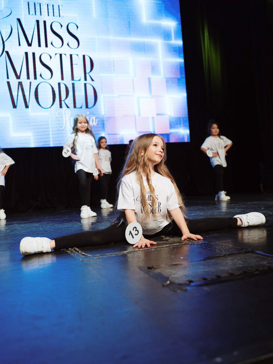 На всероссийской арене красоты сияют не только взрослые красавицы из Владимира, но и совсем еще юные звезды. Делегация от 33-го региона и модельного агентства Victory посетила Москву для участия, пожалуй, в самом масштабном конкурсе страны для детей Little Miss and Mister World Russia. «Ключ-Медиа» узнал, как выступили дети и какие титулы они привезли домой.