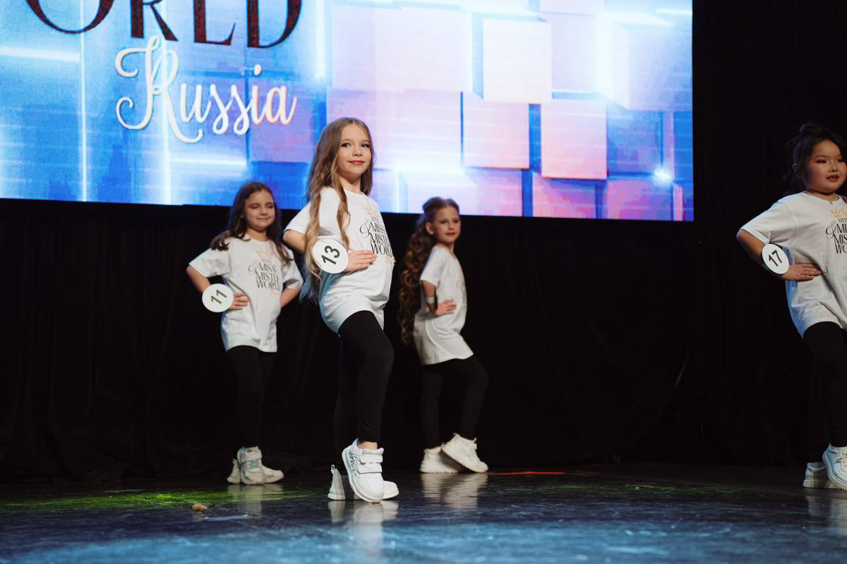 На всероссийской арене красоты сияют не только взрослые красавицы из Владимира, но и совсем еще юные звезды. Делегация от 33-го региона и модельного агентства Victory посетила Москву для участия, пожалуй, в самом масштабном конкурсе страны для детей Little Miss and Mister World Russia. «Ключ-Медиа» узнал, как выступили дети и какие титулы они привезли домой.