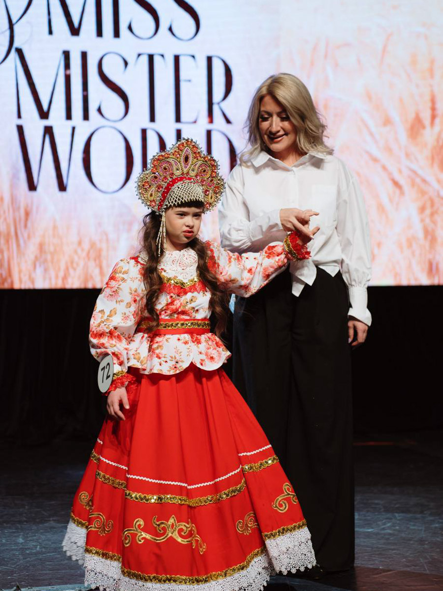 На всероссийской арене красоты сияют не только взрослые красавицы из Владимира, но и совсем еще юные звезды. Делегация от 33-го региона и модельного агентства Victory посетила Москву для участия, пожалуй, в самом масштабном конкурсе страны для детей Little Miss and Mister World Russia. «Ключ-Медиа» узнал, как выступили дети и какие титулы они привезли домой.