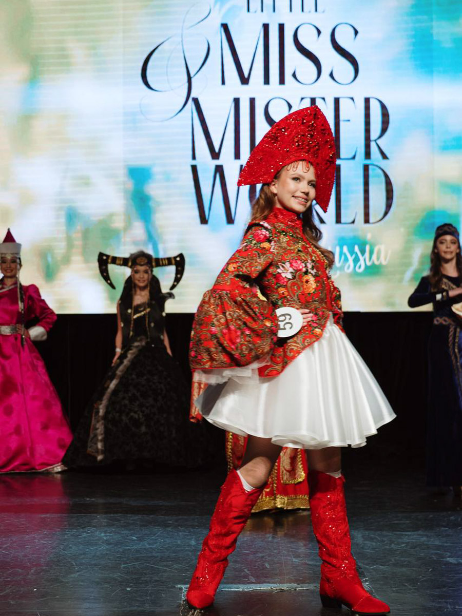 На всероссийской арене красоты сияют не только взрослые красавицы из Владимира, но и совсем еще юные звезды. Делегация от 33-го региона и модельного агентства Victory посетила Москву для участия, пожалуй, в самом масштабном конкурсе страны для детей Little Miss and Mister World Russia. «Ключ-Медиа» узнал, как выступили дети и какие титулы они привезли домой.