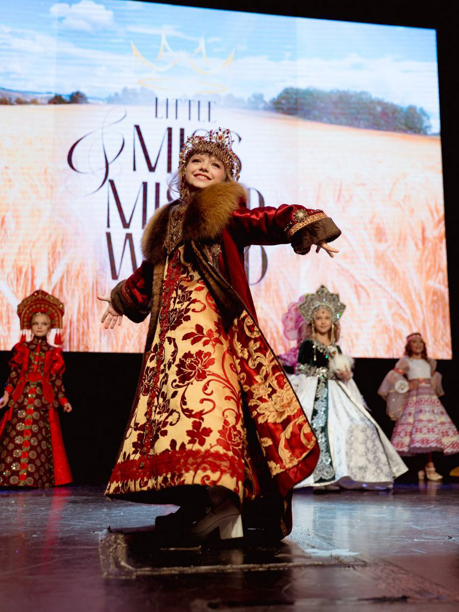 На всероссийской арене красоты сияют не только взрослые красавицы из Владимира, но и совсем еще юные звезды. Делегация от 33-го региона и модельного агентства Victory посетила Москву для участия, пожалуй, в самом масштабном конкурсе страны для детей Little Miss and Mister World Russia. «Ключ-Медиа» узнал, как выступили дети и какие титулы они привезли домой.