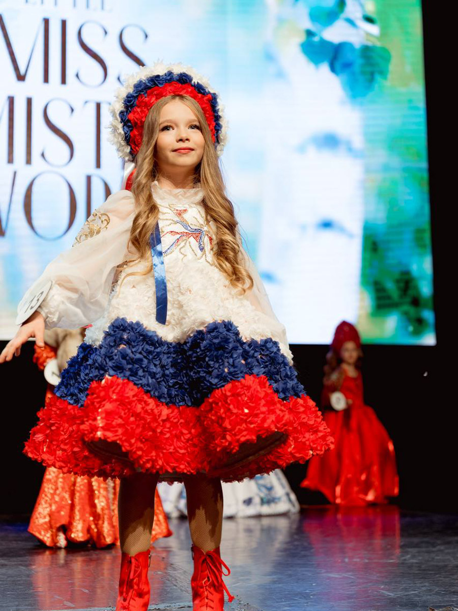 На всероссийской арене красоты сияют не только взрослые красавицы из Владимира, но и совсем еще юные звезды. Делегация от 33-го региона и модельного агентства Victory посетила Москву для участия, пожалуй, в самом масштабном конкурсе страны для детей Little Miss and Mister World Russia. «Ключ-Медиа» узнал, как выступили дети и какие титулы они привезли домой.