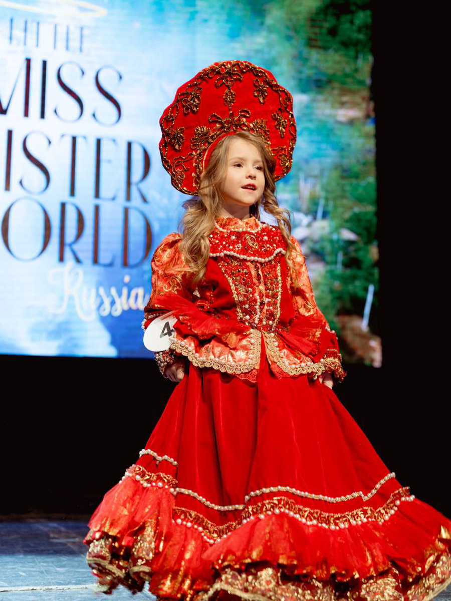 На всероссийской арене красоты сияют не только взрослые красавицы из Владимира, но и совсем еще юные звезды. Делегация от 33-го региона и модельного агентства Victory посетила Москву для участия, пожалуй, в самом масштабном конкурсе страны для детей Little Miss and Mister World Russia. «Ключ-Медиа» узнал, как выступили дети и какие титулы они привезли домой.