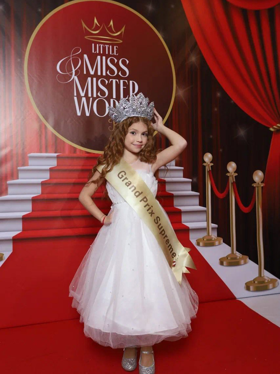На всероссийской арене красоты сияют не только взрослые красавицы из Владимира, но и совсем еще юные звезды. Делегация от 33-го региона и модельного агентства Victory посетила Москву для участия, пожалуй, в самом масштабном конкурсе страны для детей Little Miss and Mister World Russia. «Ключ-Медиа» узнал, как выступили дети и какие титулы они привезли домой.