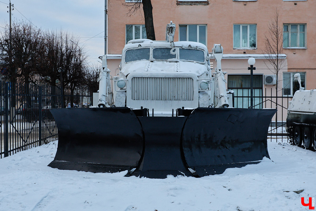Во Владимире нет музея, объединяющего различные образцы техники. Зато такая коллекция есть под открытым небом прямо в черте города. Единственное, находятся экземпляры в отдаленных друг от друга локациях, но «Ключ-Медиа» собрал их воедино. Здорово, что увидеть механизмы своими глазами может каждый, и притом совершенно бесплатно!