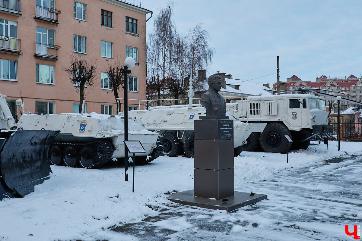 Во Владимире нет музея, объединяющего различные образцы техники. Зато такая коллекция есть под открытым небом прямо в черте города. Единственное, находятся экземпляры в отдаленных друг от друга локациях, но «Ключ-Медиа» собрал их воедино. Здорово, что увидеть механизмы своими глазами может каждый, и притом совершенно бесплатно!