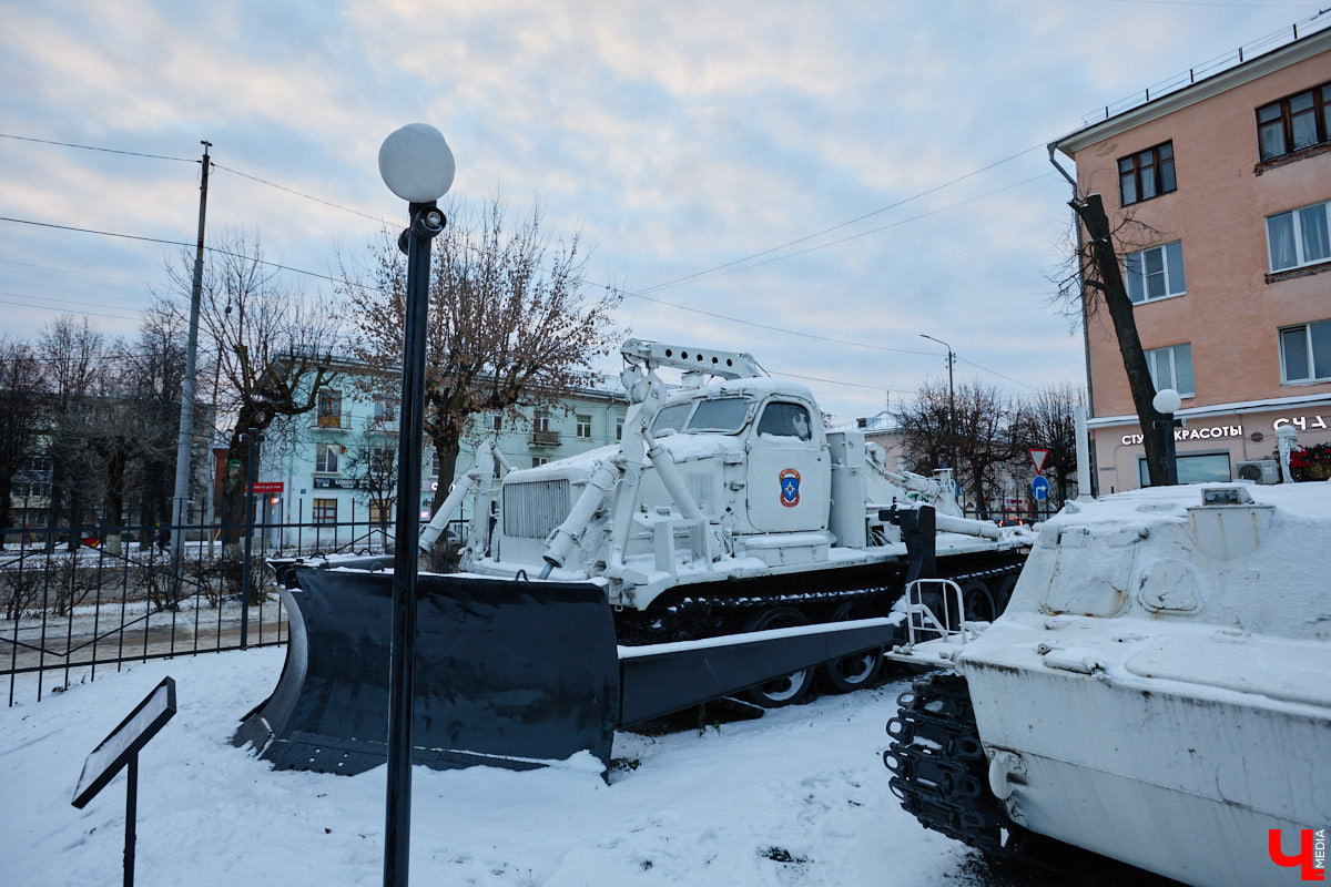 Во Владимире нет музея, объединяющего различные образцы техники. Зато такая коллекция есть под открытым небом прямо в черте города. Единственное, находятся экземпляры в отдаленных друг от друга локациях, но «Ключ-Медиа» собрал их воедино. Здорово, что увидеть механизмы своими глазами может каждый, и притом совершенно бесплатно!