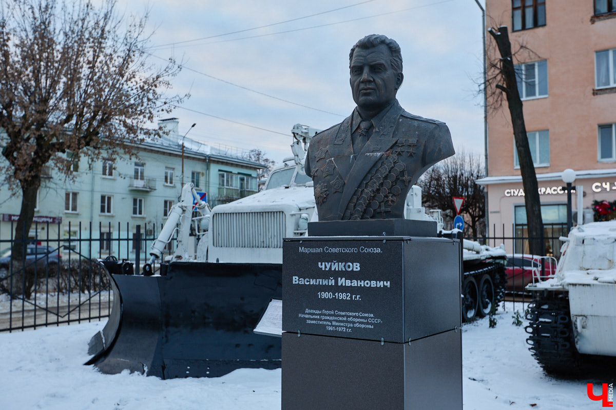 Во Владимире нет музея, объединяющего различные образцы техники. Зато такая коллекция есть под открытым небом прямо в черте города. Единственное, находятся экземпляры в отдаленных друг от друга локациях, но «Ключ-Медиа» собрал их воедино. Здорово, что увидеть механизмы своими глазами может каждый, и притом совершенно бесплатно!