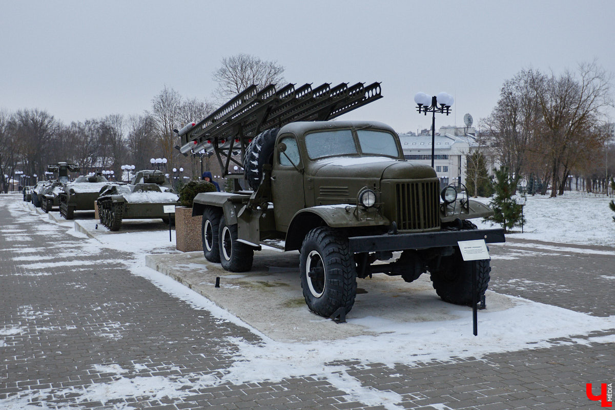 Во Владимире нет музея, объединяющего различные образцы техники. Зато такая коллекция есть под открытым небом прямо в черте города. Единственное, находятся экземпляры в отдаленных друг от друга локациях, но «Ключ-Медиа» собрал их воедино. Здорово, что увидеть механизмы своими глазами может каждый, и притом совершенно бесплатно!