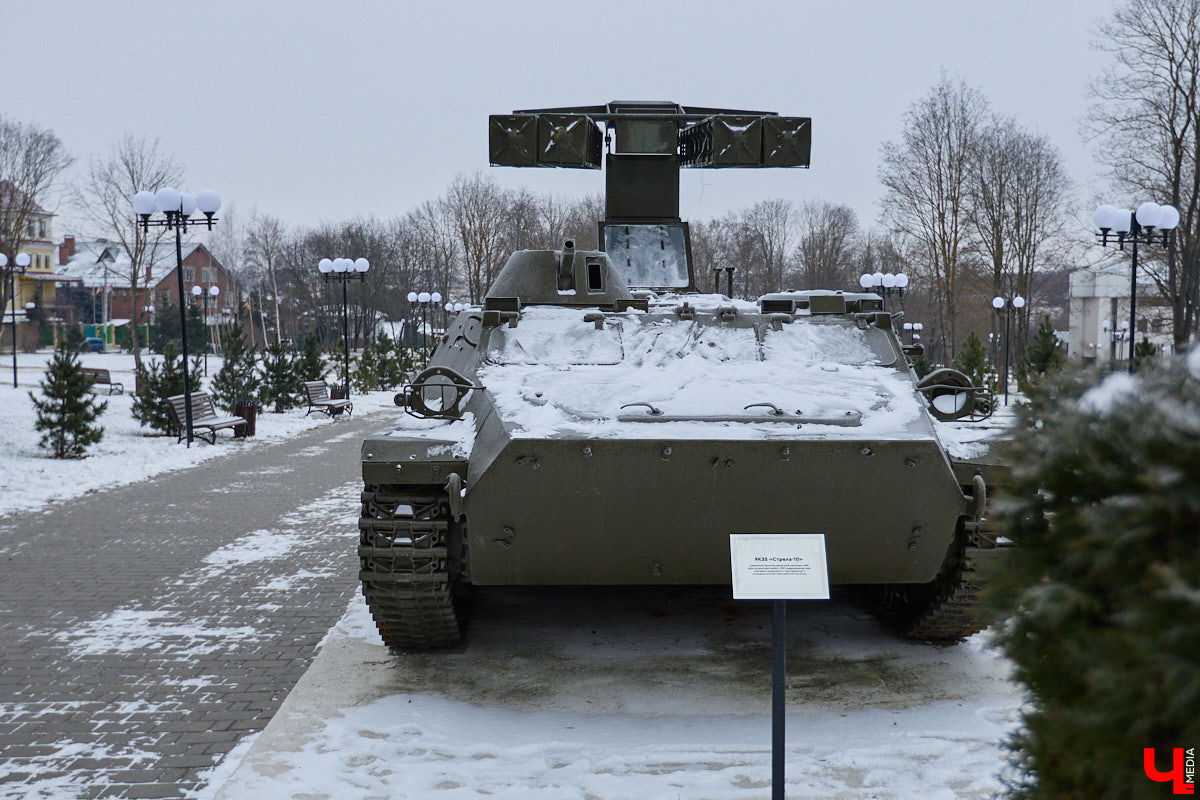 Во Владимире нет музея, объединяющего различные образцы техники. Зато такая коллекция есть под открытым небом прямо в черте города. Единственное, находятся экземпляры в отдаленных друг от друга локациях, но «Ключ-Медиа» собрал их воедино. Здорово, что увидеть механизмы своими глазами может каждый, и притом совершенно бесплатно!