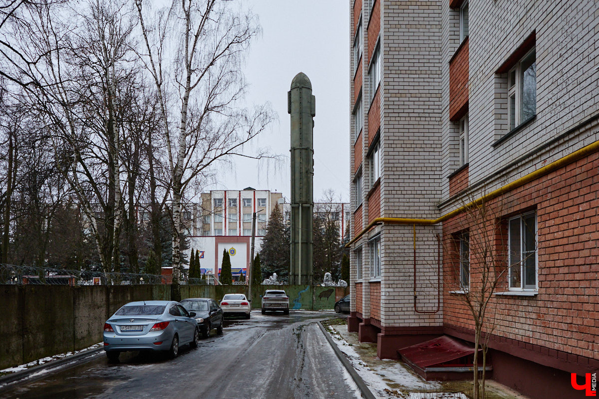 Во Владимире нет музея, объединяющего различные образцы техники. Зато такая коллекция есть под открытым небом прямо в черте города. Единственное, находятся экземпляры в отдаленных друг от друга локациях, но «Ключ-Медиа» собрал их воедино. Здорово, что увидеть механизмы своими глазами может каждый, и притом совершенно бесплатно!
