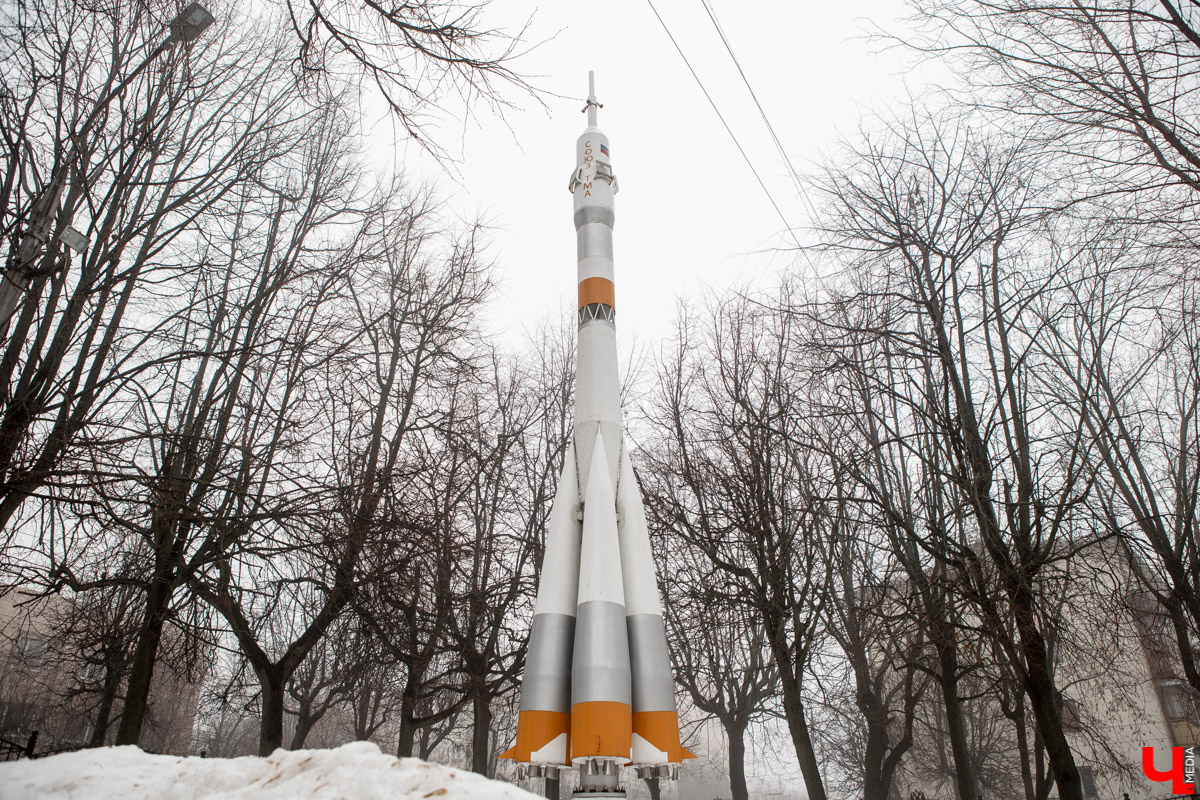 Во Владимире нет музея, объединяющего различные образцы техники. Зато такая коллекция есть под открытым небом прямо в черте города. Единственное, находятся экземпляры в отдаленных друг от друга локациях, но «Ключ-Медиа» собрал их воедино. Здорово, что увидеть механизмы своими глазами может каждый, и притом совершенно бесплатно!
