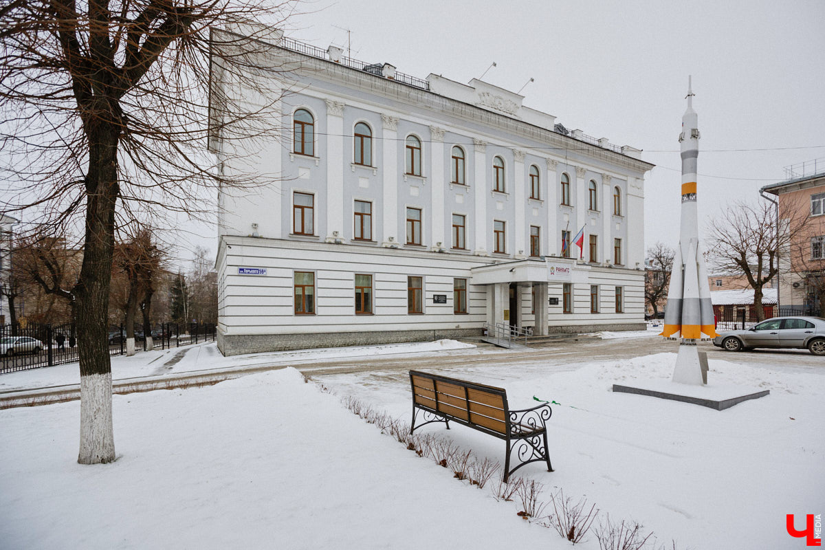 Во Владимире нет музея, объединяющего различные образцы техники. Зато такая коллекция есть под открытым небом прямо в черте города. Единственное, находятся экземпляры в отдаленных друг от друга локациях, но «Ключ-Медиа» собрал их воедино. Здорово, что увидеть механизмы своими глазами может каждый, и притом совершенно бесплатно!