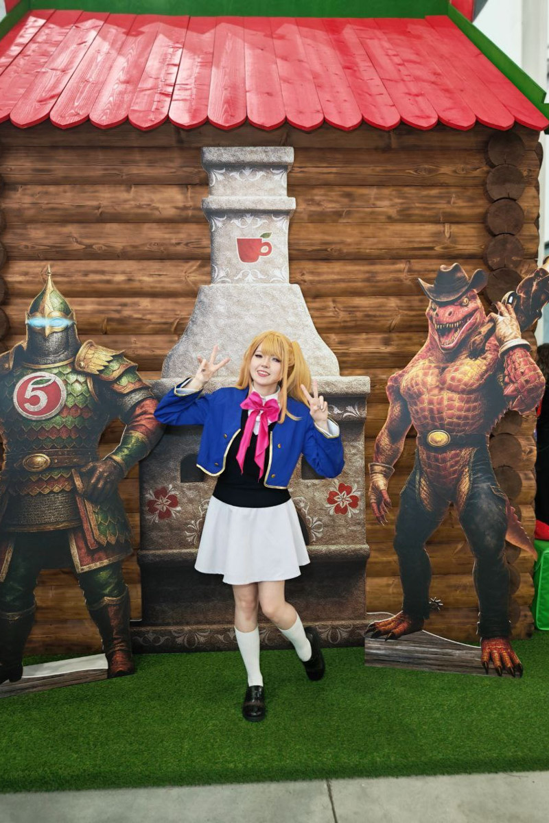 Как тесен мир! Ковровская Аленушка из «Трех богатырей» и Зои из KPop Demon Hunters встретились на территории «Тимирязев Центра» в Москве. Локация на три дня стала площадкой для одного из самых известных фестивалей — «Comic Con Игромир»! Главное событие для всех фандомов России провели впервые с 2019 года. И, конечно, наши косплееры не упустили шанс показать себя!