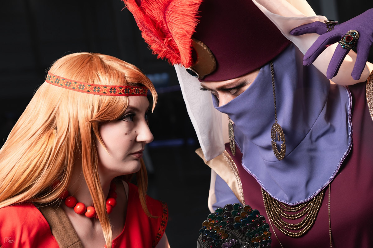 Как тесен мир! Ковровская Аленушка из «Трех богатырей» и Зои из KPop Demon Hunters встретились на территории «Тимирязев Центра» в Москве. Локация на три дня стала площадкой для одного из самых известных фестивалей — «Comic Con Игромир»! Главное событие для всех фандомов России провели впервые с 2019 года. И, конечно, наши косплееры не упустили шанс показать себя!