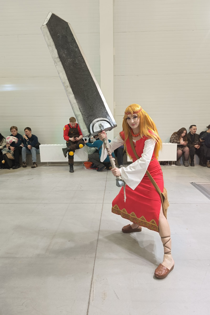 Как тесен мир! Ковровская Аленушка из «Трех богатырей» и Зои из KPop Demon Hunters встретились на территории «Тимирязев Центра» в Москве. Локация на три дня стала площадкой для одного из самых известных фестивалей — «Comic Con Игромир»! Главное событие для всех фандомов России провели впервые с 2019 года. И, конечно, наши косплееры не упустили шанс показать себя!