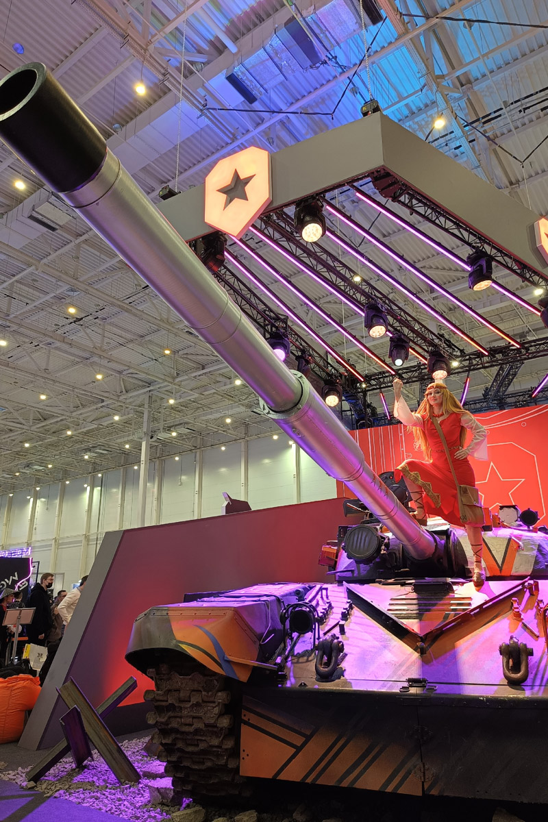 Как тесен мир! Ковровская Аленушка из «Трех богатырей» и Зои из KPop Demon Hunters встретились на территории «Тимирязев Центра» в Москве. Локация на три дня стала площадкой для одного из самых известных фестивалей — «Comic Con Игромир»! Главное событие для всех фандомов России провели впервые с 2019 года. И, конечно, наши косплееры не упустили шанс показать себя!