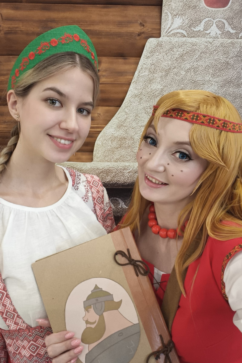 Как тесен мир! Ковровская Аленушка из «Трех богатырей» и Зои из KPop Demon Hunters встретились на территории «Тимирязев Центра» в Москве. Локация на три дня стала площадкой для одного из самых известных фестивалей — «Comic Con Игромир»! Главное событие для всех фандомов России провели впервые с 2019 года. И, конечно, наши косплееры не упустили шанс показать себя!